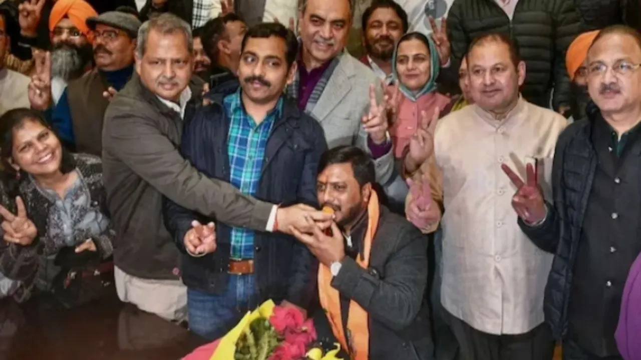 Chandigarh : సుప్రీం తీర్పుకు ముందే ఛండీగఢ్ మేయర్‌ రాజీనామా!