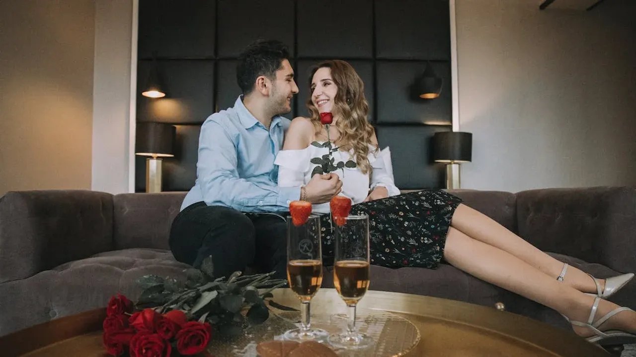 Valentine's week: ఇంట్లో రొమాంటిక్ డేట్ నైట్ ప్లాన్ చేస్తున్నారా? అయితే ఈ టిప్స్ ఫాలో అవ్వండి..!!
