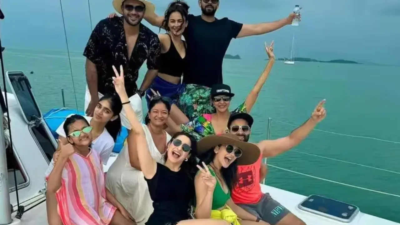 Rakul Preet Singh:  రకుల్‌ ప్రీత్‌ సింగ్‌ బ్యాచిలర్‌ పార్టీలో మెరిసిన మంచు లక్ష్మీ!