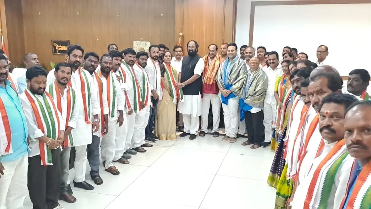 TS News : బీఆర్ఎస్‌కు షాక్.. కాంగ్రెస్‌లో చేరిన 17 మంది కౌన్సిలర్లు..!!