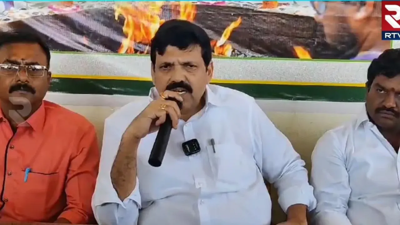 Ananthapuram: తెలంగాణలో 24 గంటలు కరెంట్..మన రాష్ట్రంలో నాలుగైదు గంటలకు కూడా లేదు: మాజీ ఎమ్మెల్యే