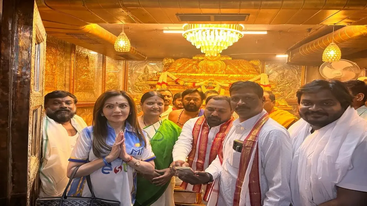 Nitha Ambani : బల్కంపేట ఎల్లమ్మను దర్శించుకున్న నీతా అంబానీ..!