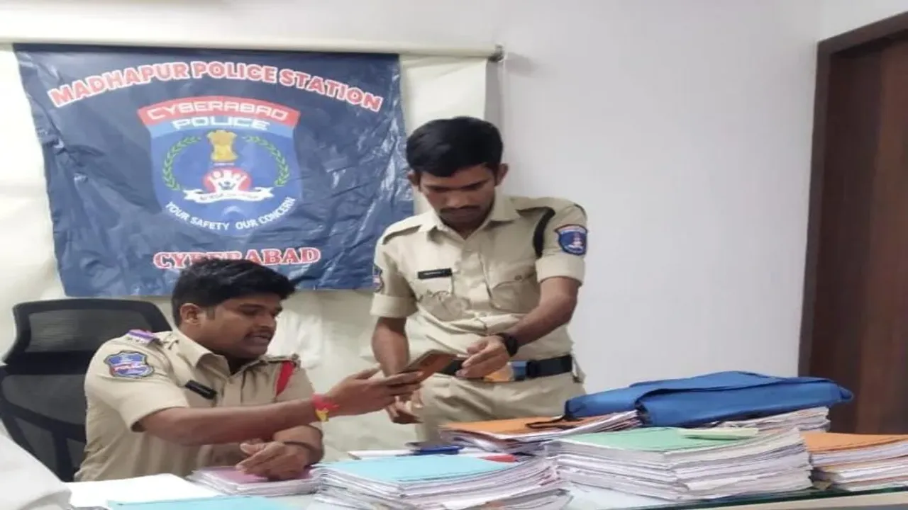 BRS : బీఆర్ఎస్ సోషల్ మీడియా కన్వీనర్ క్రిశాంక్ ఫోన్ సీజ్..!