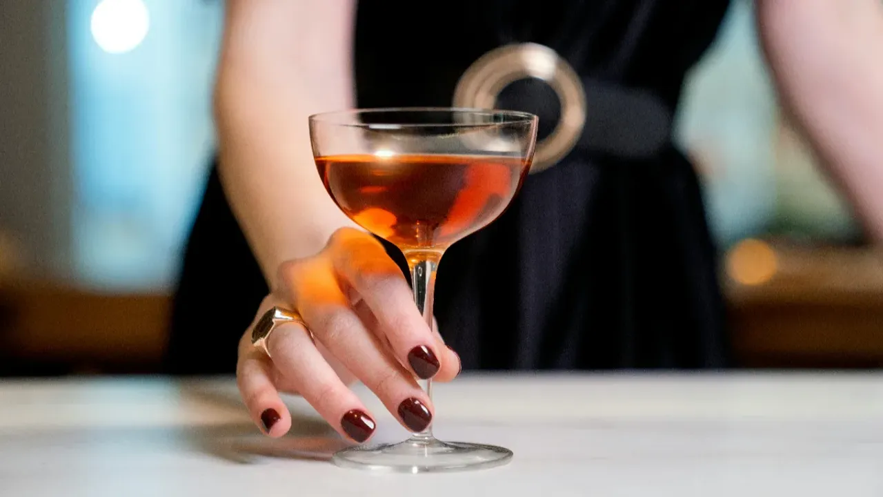 Alcohol: మద్యం తాగే మహిళలు ఇది కచ్చితంగా తెలుసుకోవాలి.. లేకపోతే అంతే పని!!