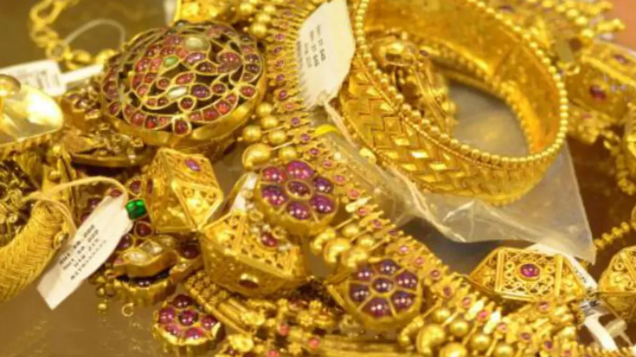 Gold Rates Hike: తగ్గడం తాత్కాలికమే.. మళ్ళీ పెరిగిన బంగారం.. ఈరోజు ఎంత ఉందంటే.. 