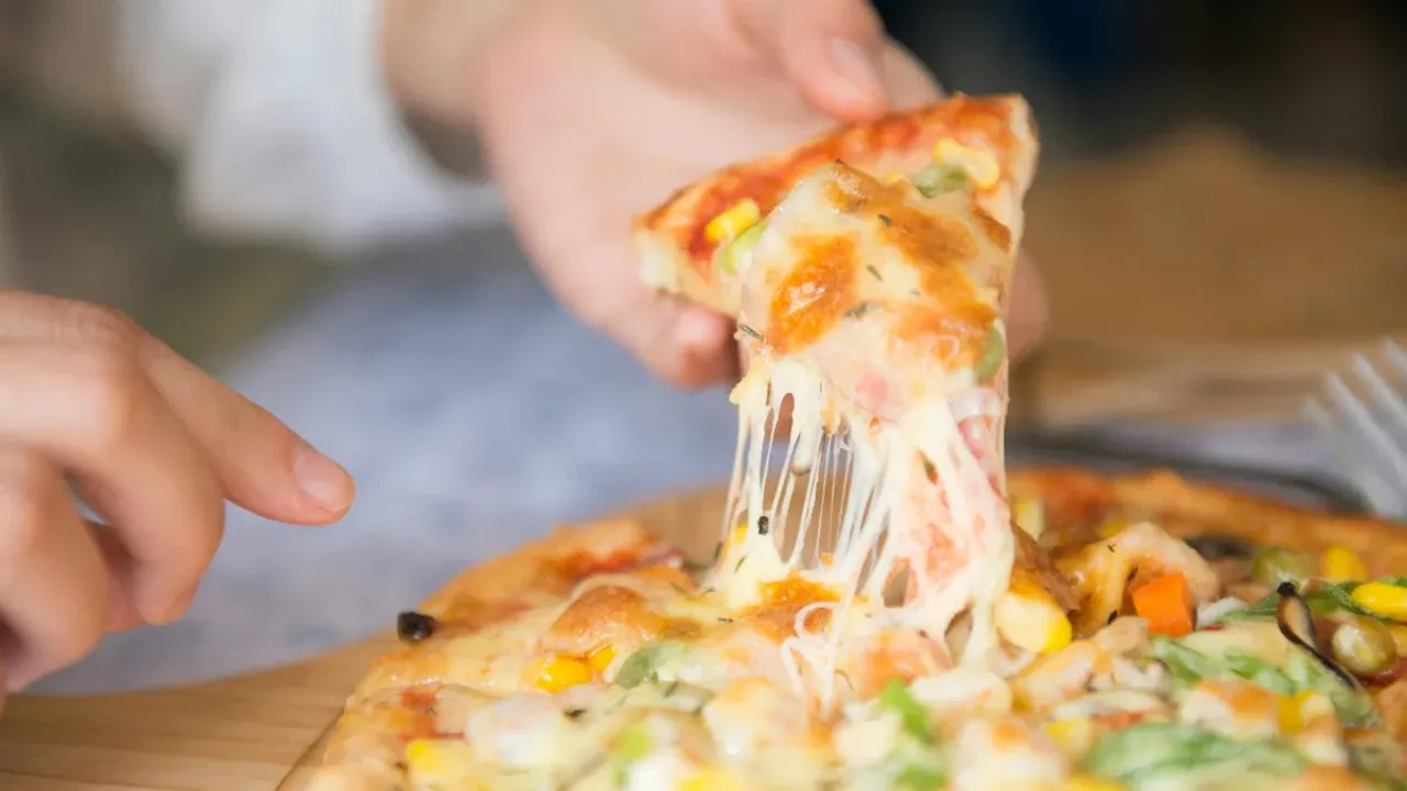 Pizza: మీకు పిజ్జా తినే అలవాటు ఉందా?.. ఎంత ప్రమాదమో తెలుసా?
