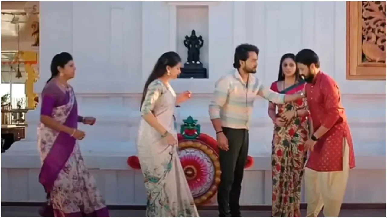 Krishna Mukunda Murari Serial: భర్తను గాయపరిచిన ముకుంద.. మురారి కోసం దేవుడి ముందు కోరికలు.. షాక్ లో కృష్ణ