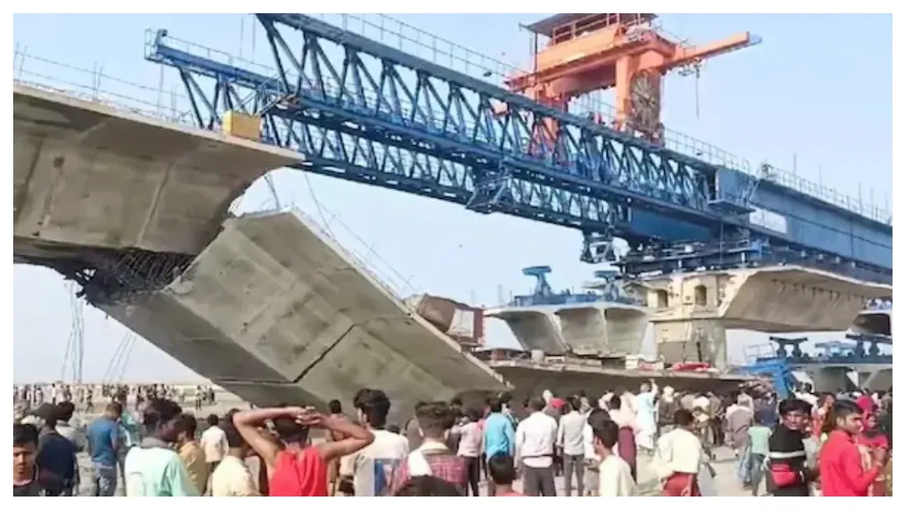 Kosi bridge: కుప్పకూలిన దేశంలోని అతి పెద్ద వంతెన..