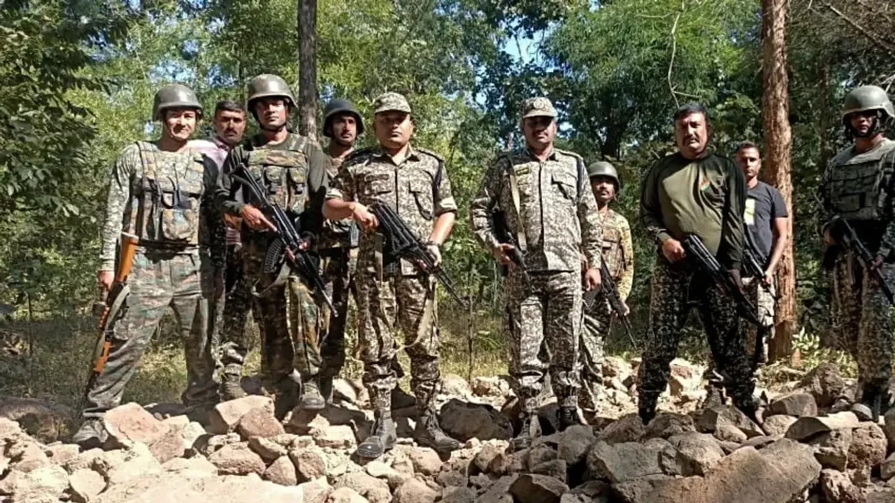 Maoists : భీకర కాల్పులు.. ఆరుగురు మావోయిస్టులు మృతి