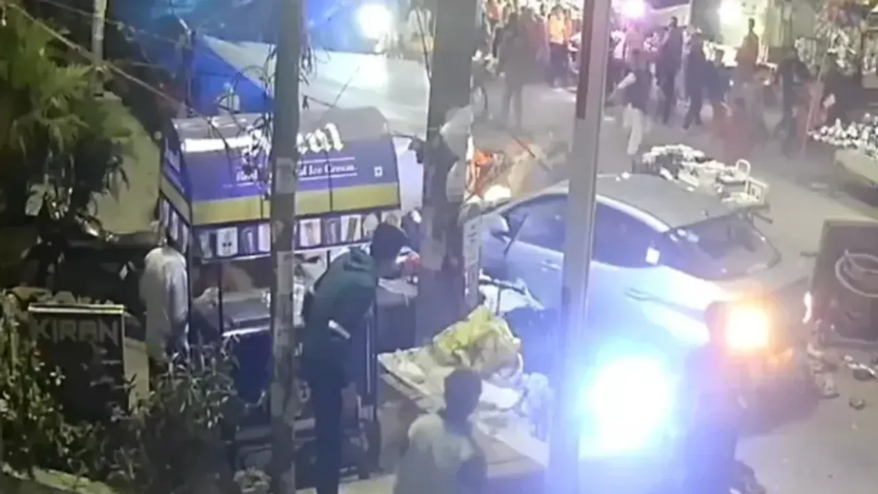 Accident : రద్దీగా ఉన్న మార్కెట్లోకి దూసుకొచ్చిన కారు.. మహిళ మృతి.. 15 మందికి తీవ్ర గాయాలు!