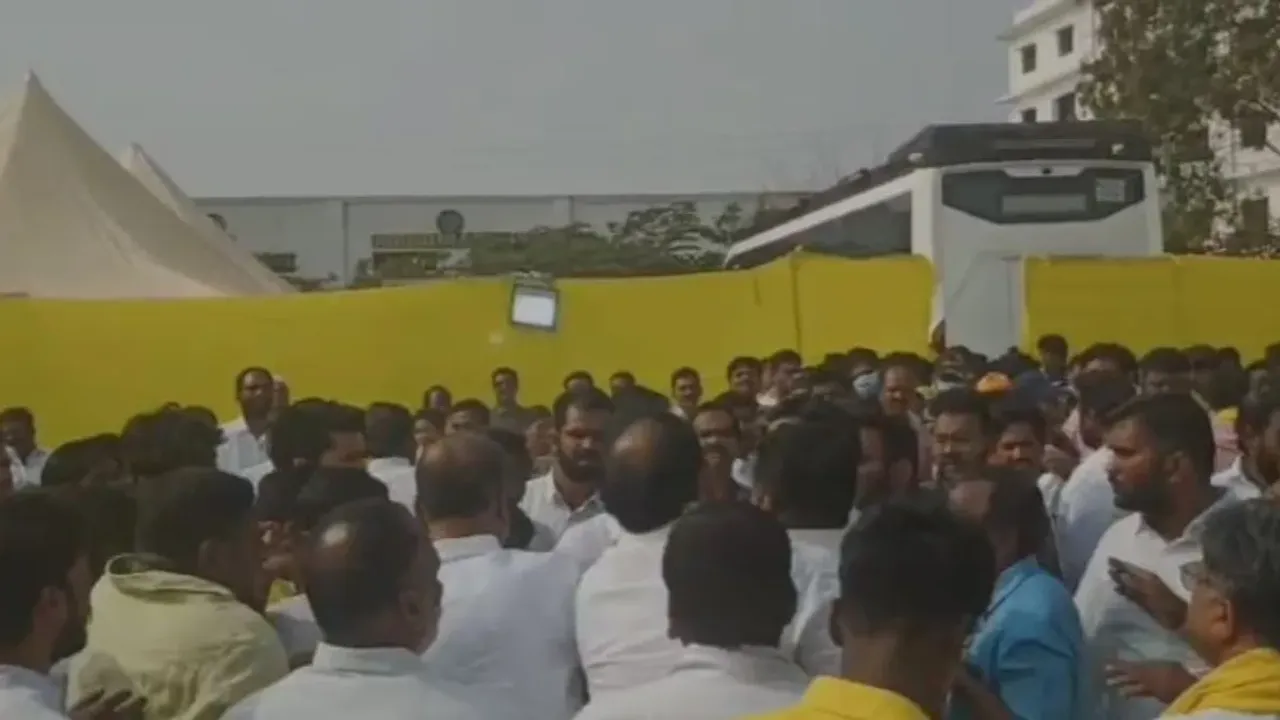 Janasena: అనంతపురం జిల్లాలో జనసైనికులకు అవమానం..!