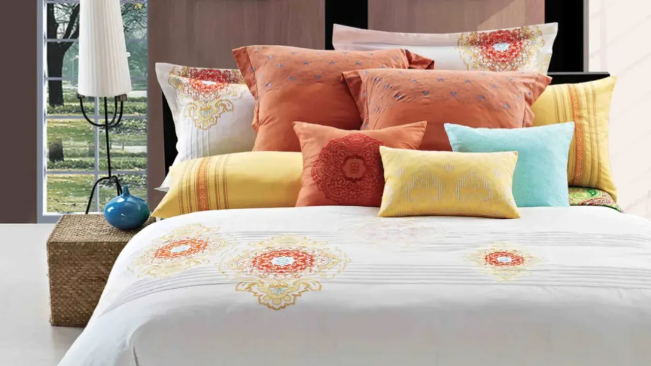 Bed Sheet: బెడ్‌ షీట్‌ వేయడానికి ఇబ్బంది పడుతున్నారా..ఇలా ట్రై చేయండి!
