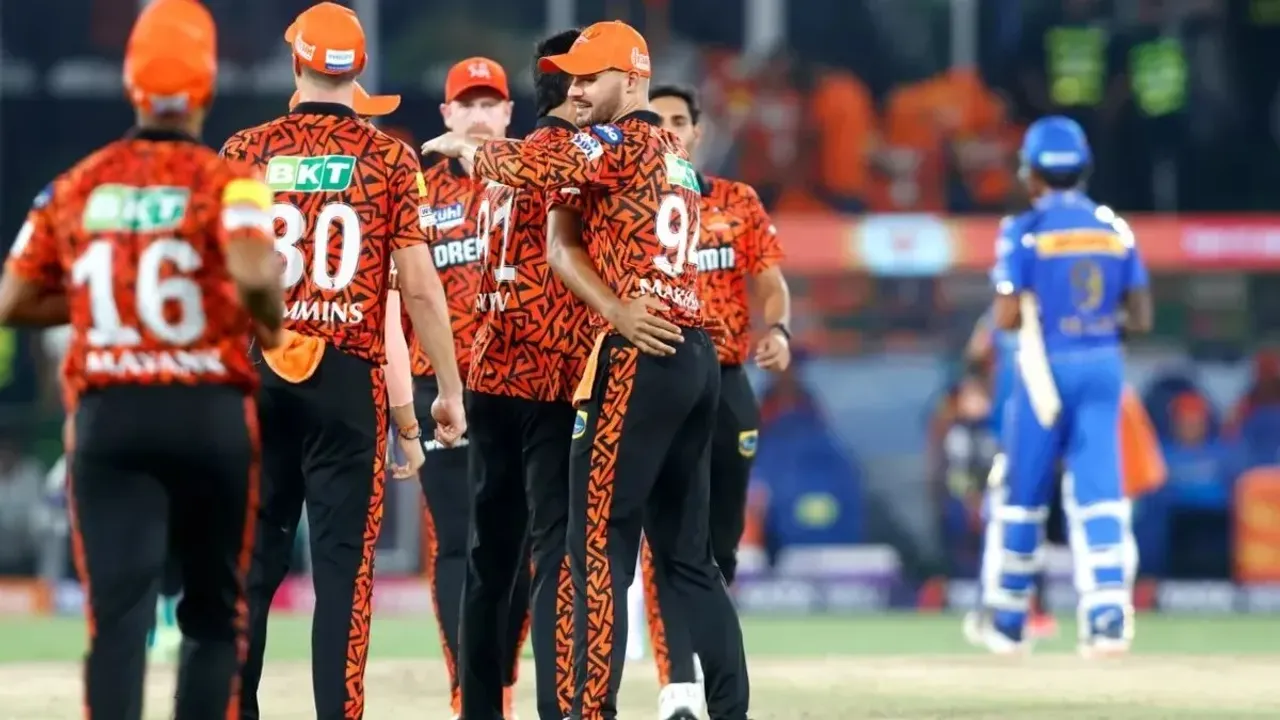 SRH : హ్యాట్రిక్ కొట్టిన హైదరాబాద్.. బెంగుళూరు బౌలర్లకు చుక్కలు చూపించిన ట్రావిస్.!