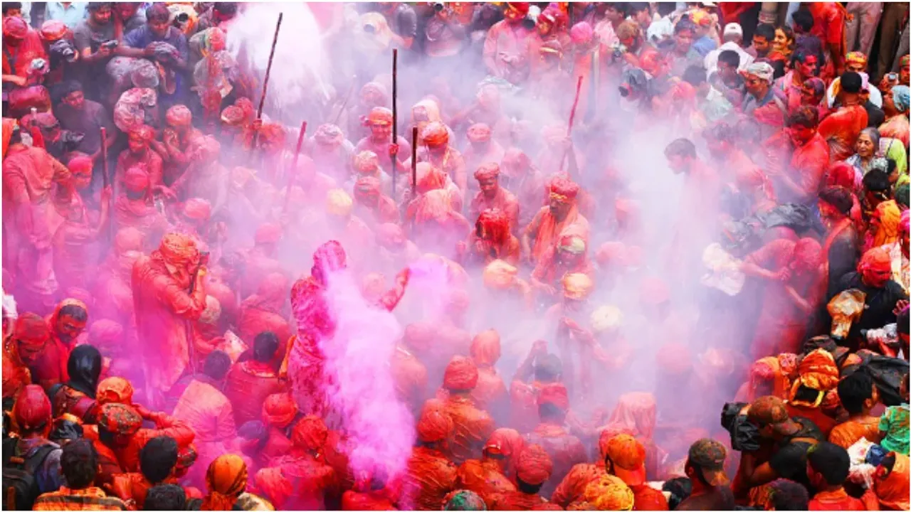 Holi: హోలీ అంటే రంగులతోనే కాదు..లడ్డూలతో కూడా ఆడతారని మీకు తెలుసా!