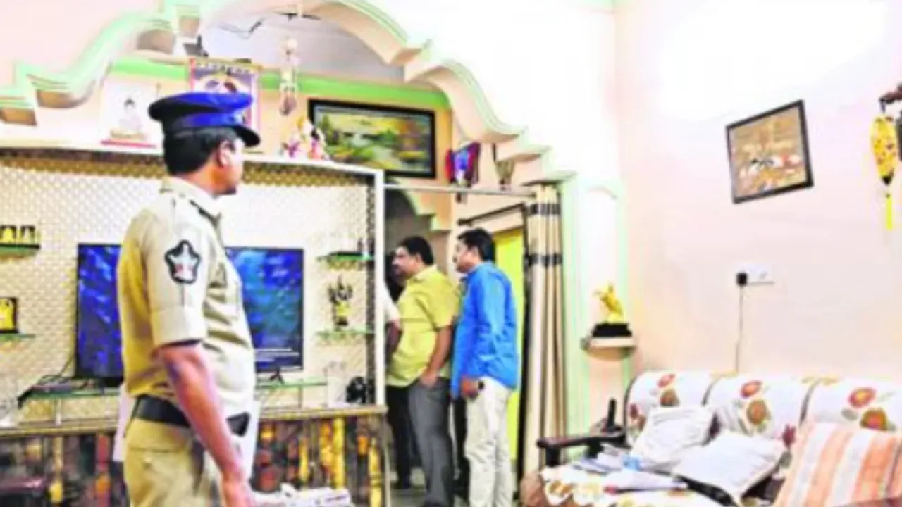 YCP Mla: వైసీపీ మాజీ ఎమ్మెల్యే ఇంట్లో చోరీ!