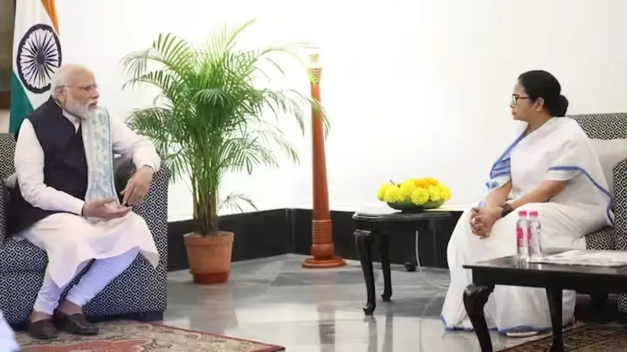 PM Modi Bengal Visit: మోదీతో దీదీ భేటీ...ఇది రాజకీయ సమావేశం కాదన్న మమతా.!