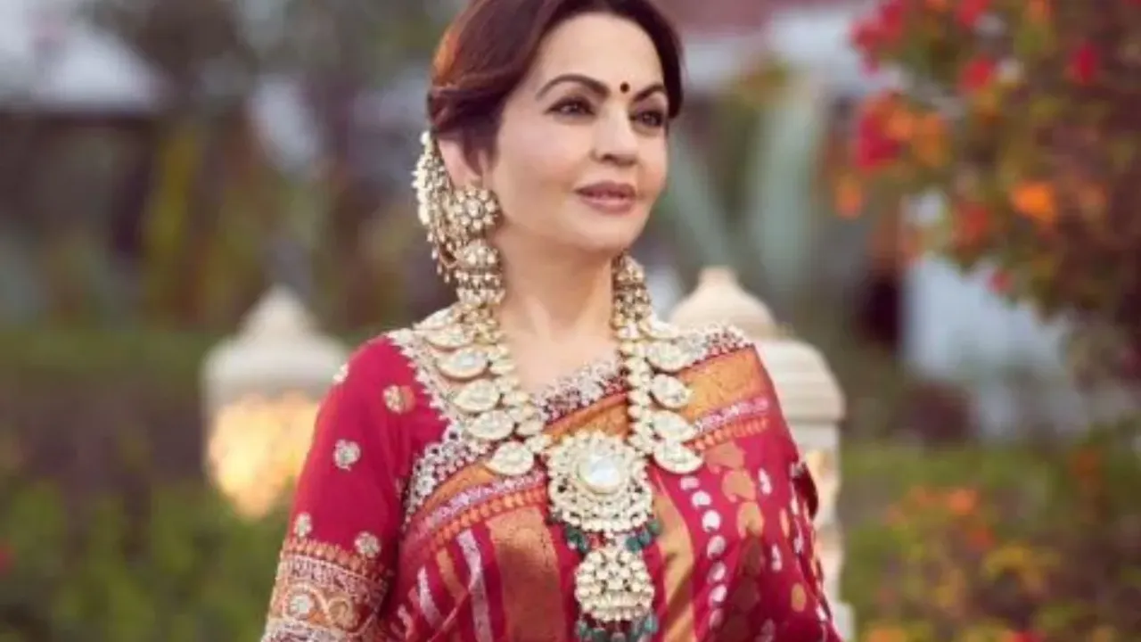 Nita Ambani: బ‌ల్కంపేట ఎల్లమ్మ ఆల‌యాన్ని సంద‌ర్శించిన నీతా అంబానీ