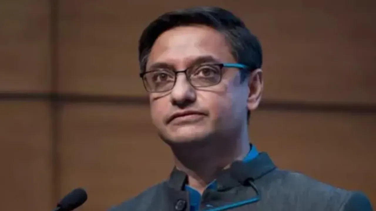 Sanjeev Sanyal : సివిల్స్‌ పరీక్షల కోసం ఏళ్ల తరబడి కష్టబడటం వృథా : సంజయ్ సన్యాల్