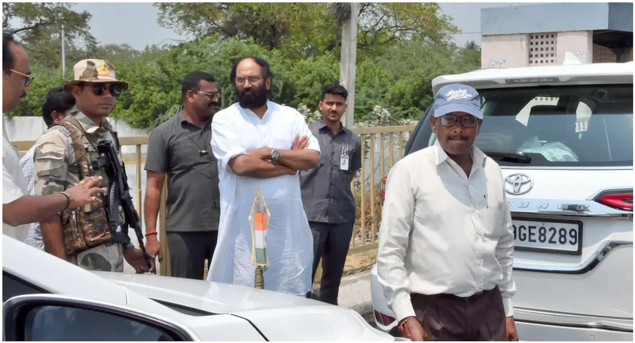 సూర్యాపేట: మంత్రి ఉత్తమ్ వాహనం తనిఖీ