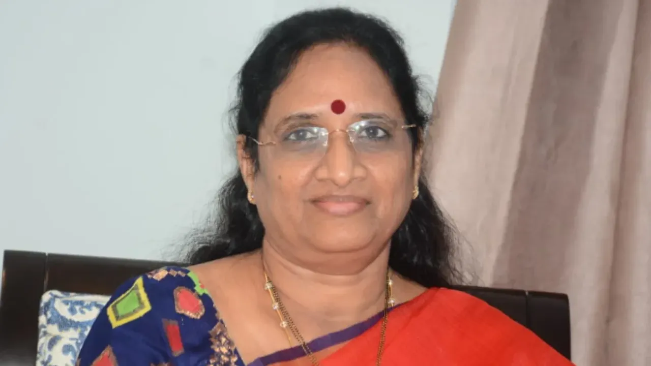Vasireddy Padma: వైసీపీకి బిగ్‌ షాక్‌..ఏపీ మహిళా కమిషన్‌ చైర్‌ పర్సన్‌ వాసిరెడ్డి పద్మ రాజీనామా!
