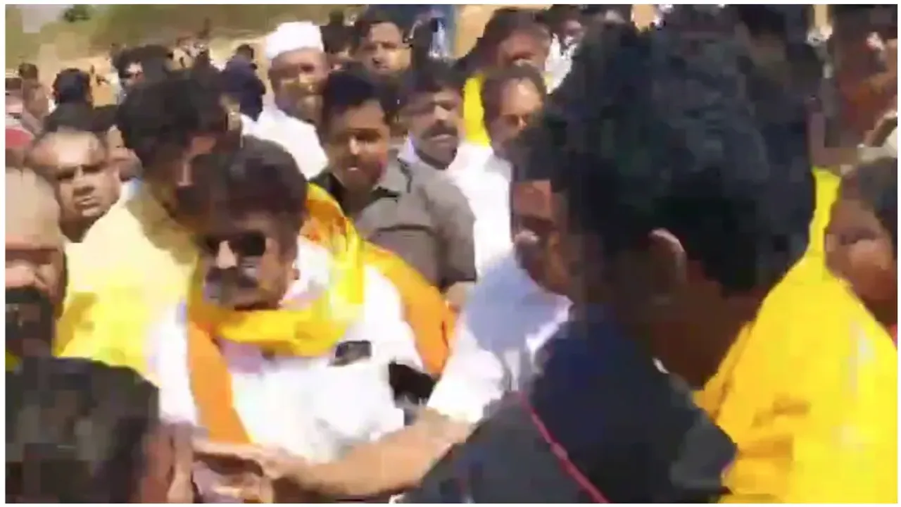 అభిమానిపై చెయ్యెత్తిన బాలయ్య.. సెల్ఫీ అడగడంతో..!