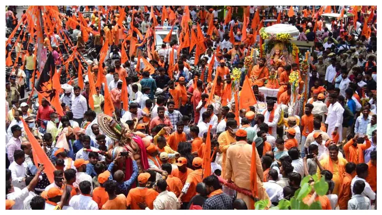 Hyderabad : రేపు హనుమాన్ జయంతి.. శోభాయాత్ర సందర్భంగా  ఏ ప్రాంతాల్లో ట్రాఫిక్ ఆంక్షలు అంటే..