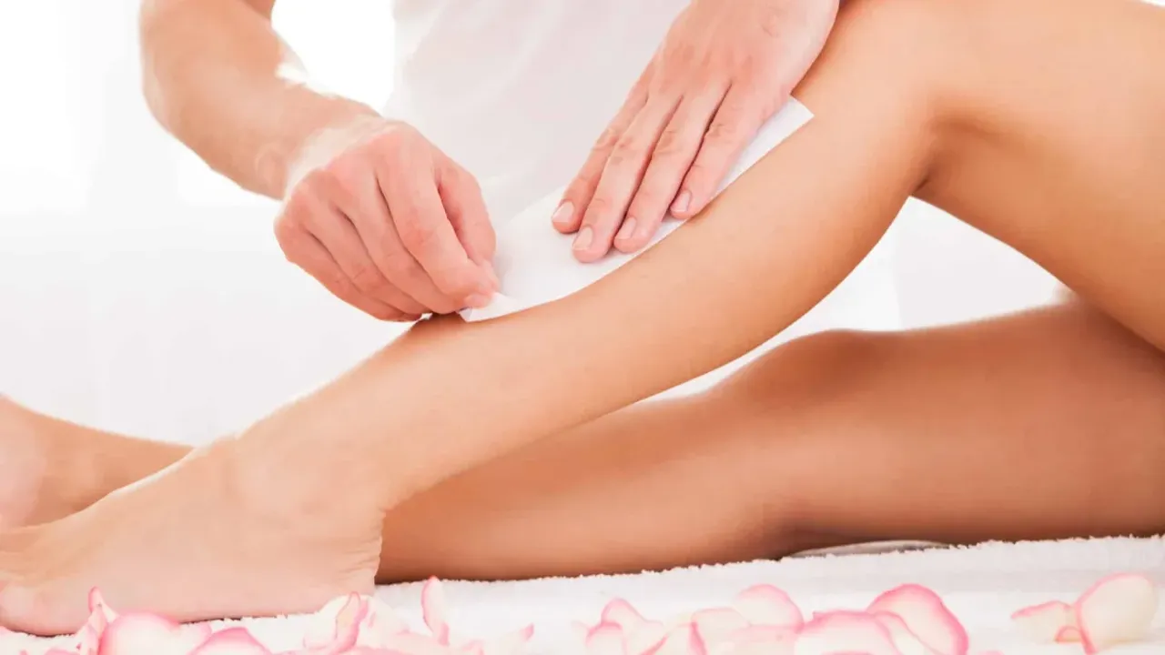 Waxing Tips: వ్యాక్స్‌ చేయించుకున్నాక అమ్మాయిలు ఈ జాగ్రత్తలు తీసుకోవాలి