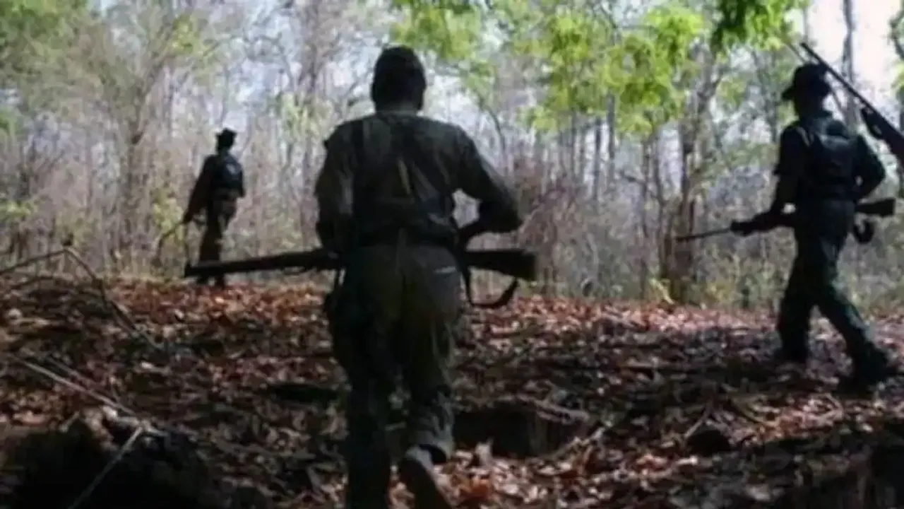 Chhattisgarh Encounter: ఛత్తీస్‌గఢ్‌ దండకారణ్యంలో మళ్లీ కాల్పులు.. నలుగురు మావోయిస్టులు మృతి