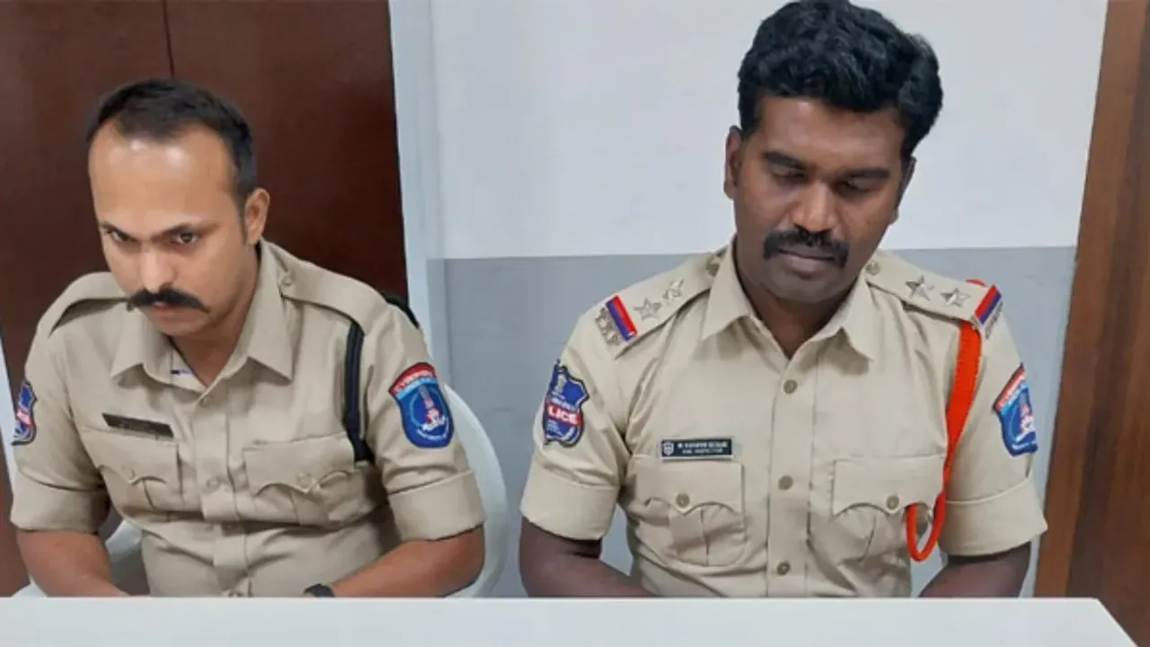 Madhapur SI: లంచం తీసుకుంటూ ఏసీబీకి చిక్కిన మాదాపూర్ ఎస్సై