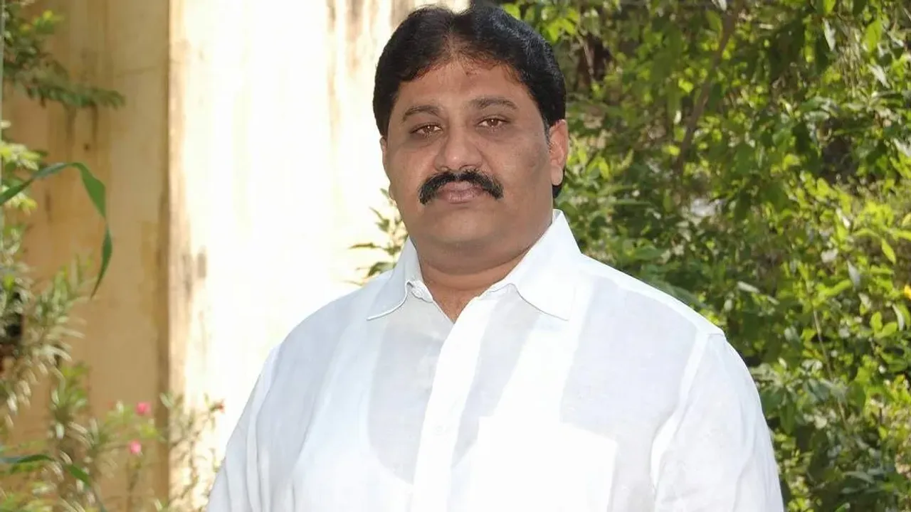 Andhra Pradesh : జగన్ మాత్రమే రాజశేఖర్ రెడ్డి బిడ్డ.. షర్మిల కాదు: వైసీపీ ఎమ్మెల్యే సంచలన కామెంట్స్