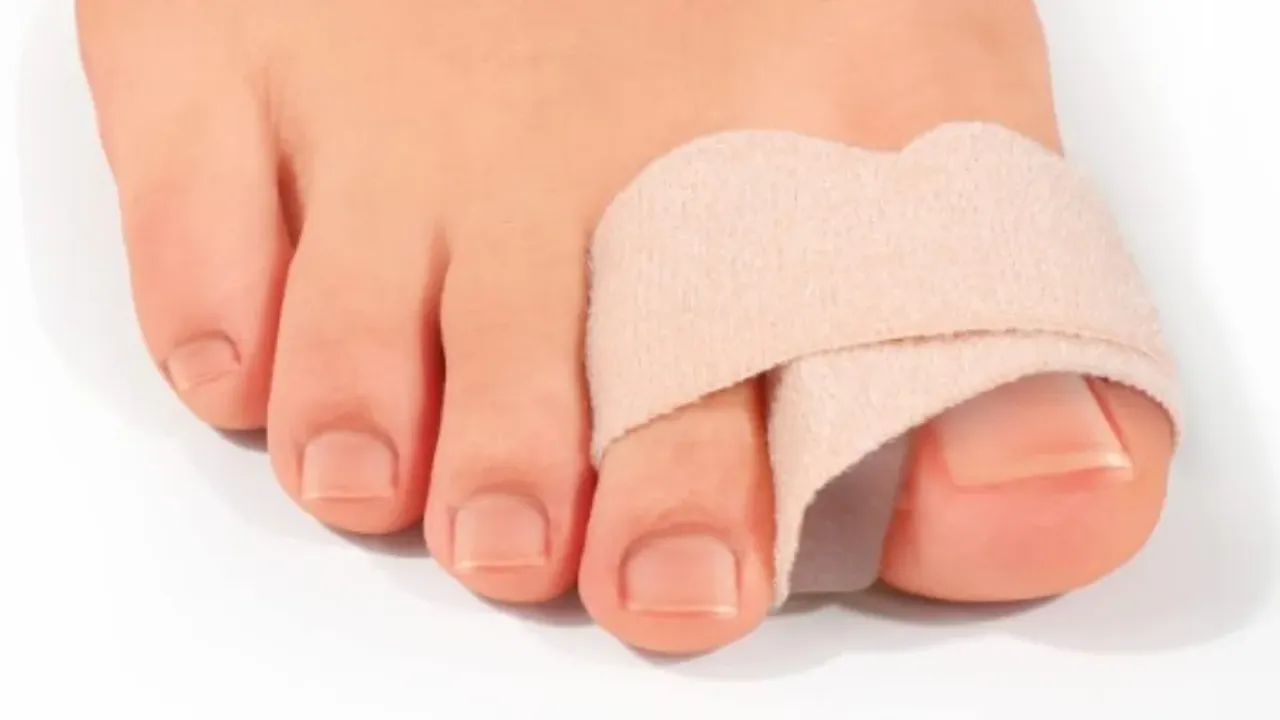 Toes Painful: కాళ్ల చూపుడు వేళ్లకు రాత్రి టేప్‌ వేసుకుని పడుకుంటే ఏమవుతుంది..?