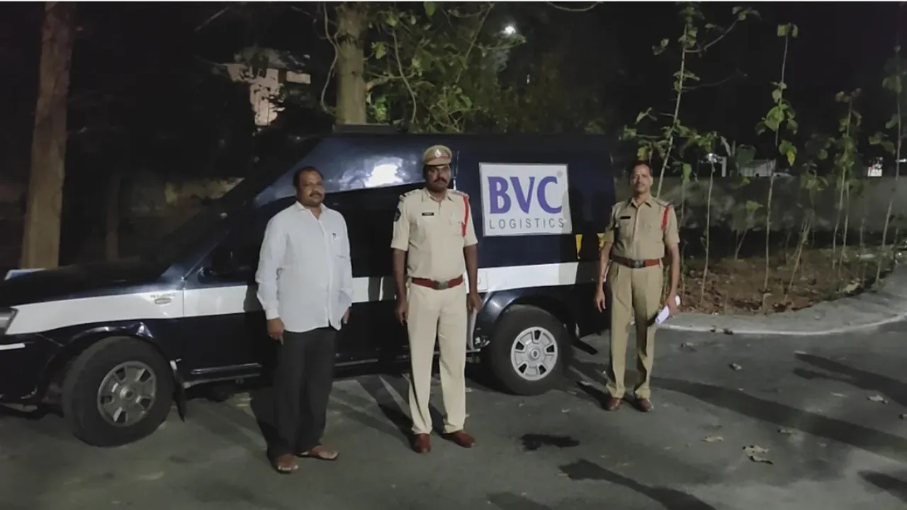 AP : పెద్దాపురంలో పోలీసుల తనిఖీలు.. 8 కేజీల బంగారం స్వాధీనం