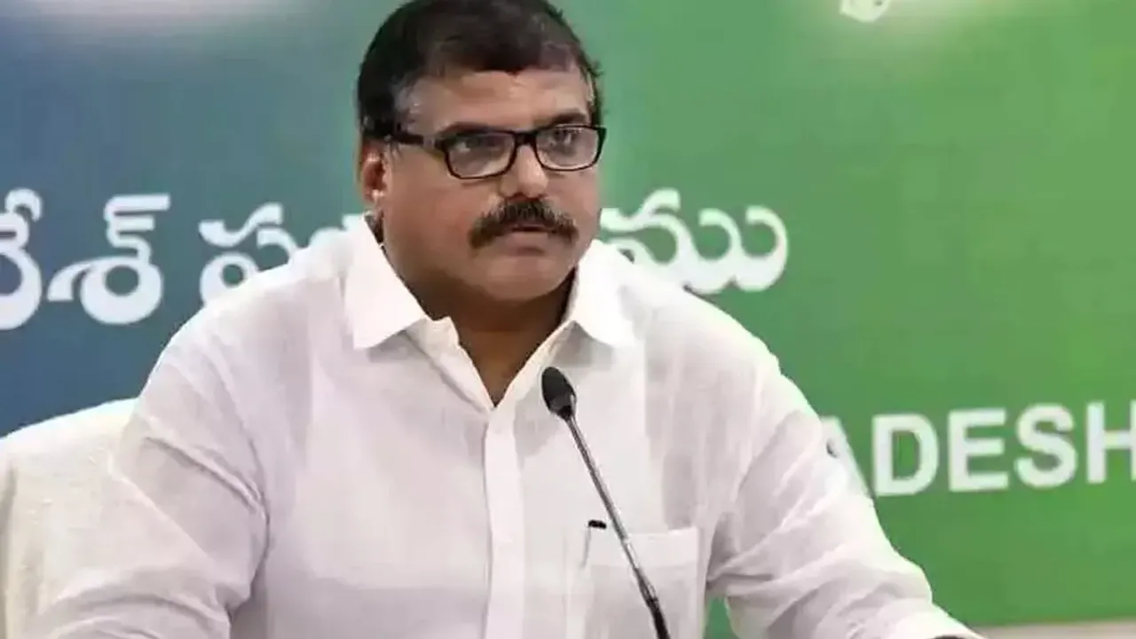 Botsa Sathya Narayana: ఆ రెండు పత్రికలు ప్రజల్ని ఫుల్స్ చేస్తున్నాయి: బొత్స