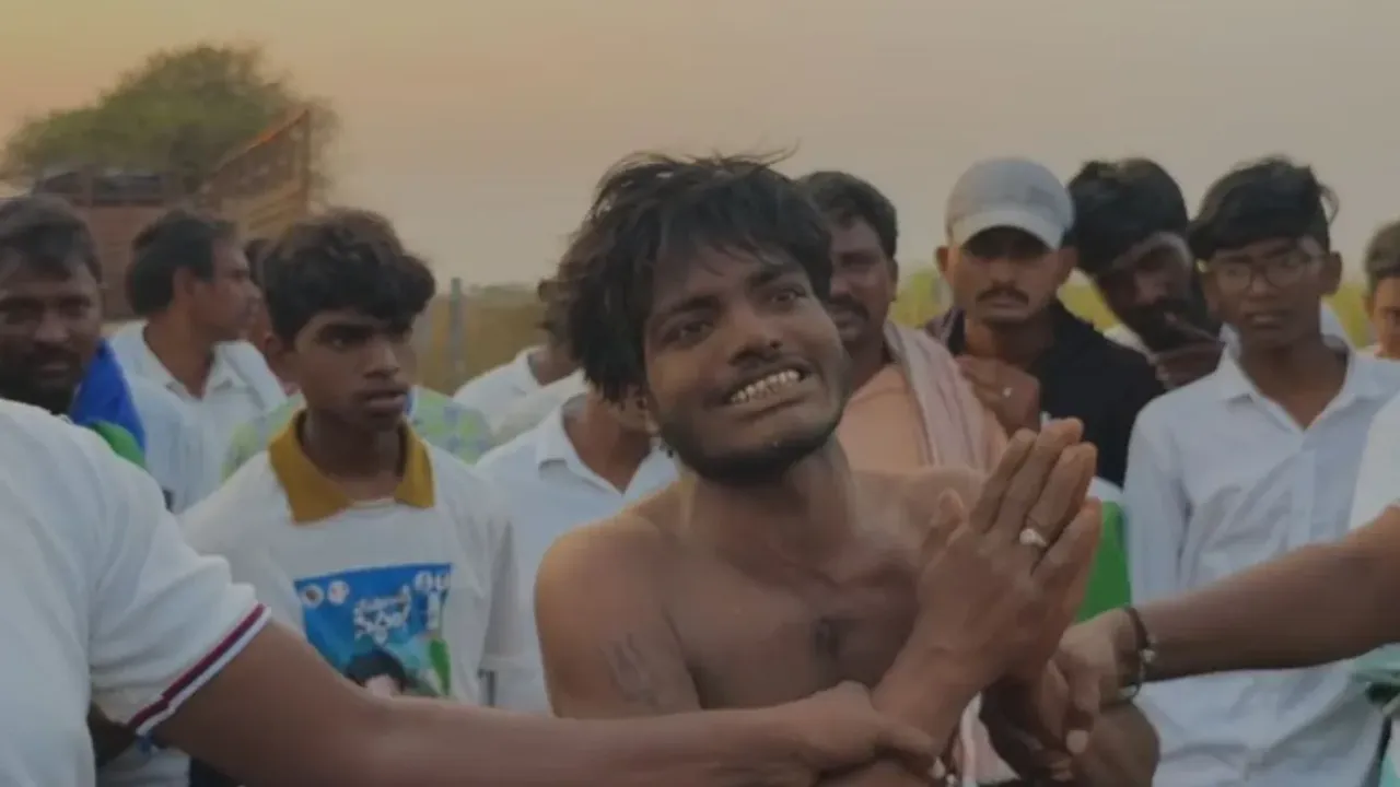 AP: సీఎం జగన్ సభలో యువకుడు హల్‌చల్..!