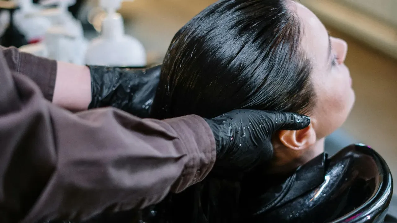 Hair Care: సీజన్‌ మారింది..జుట్టు సంరక్షణలో ఈ మార్పులు చేసుకోండి