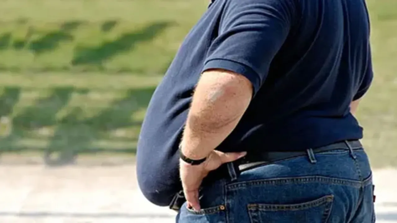 Men'sStomach: ఈ ఆసనాలు వేస్తే మగవారి వేలాడే పొట్ట కరగాల్సిందే