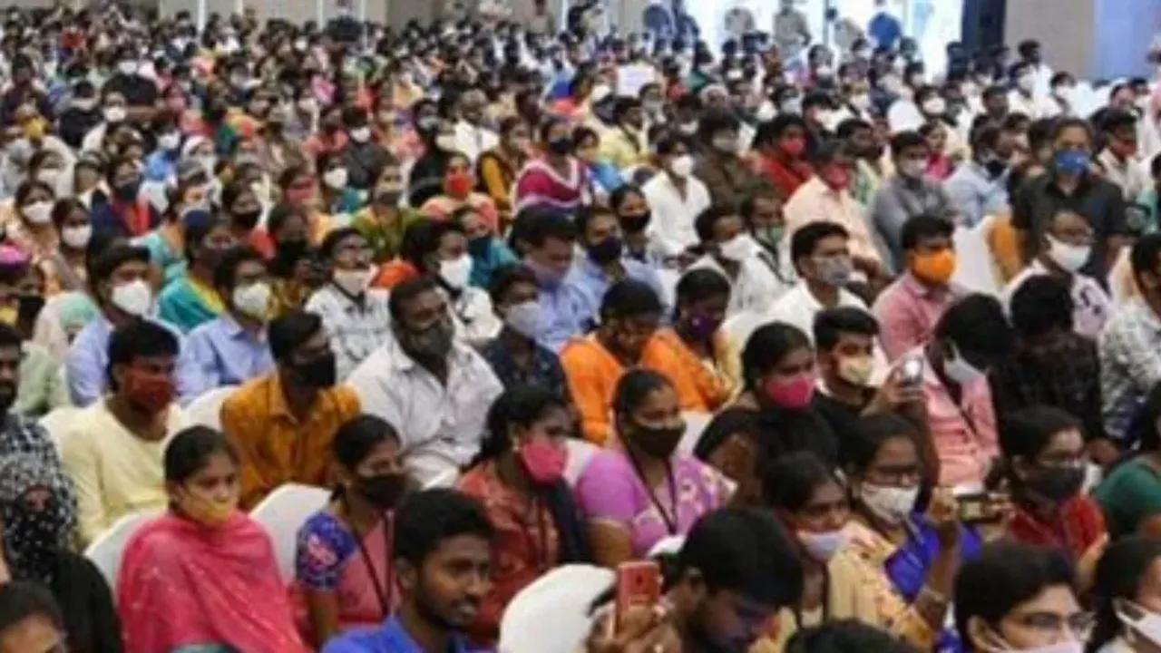 volunteers: 250 మంది వాలంటీర్ల రాజీనామా..!
