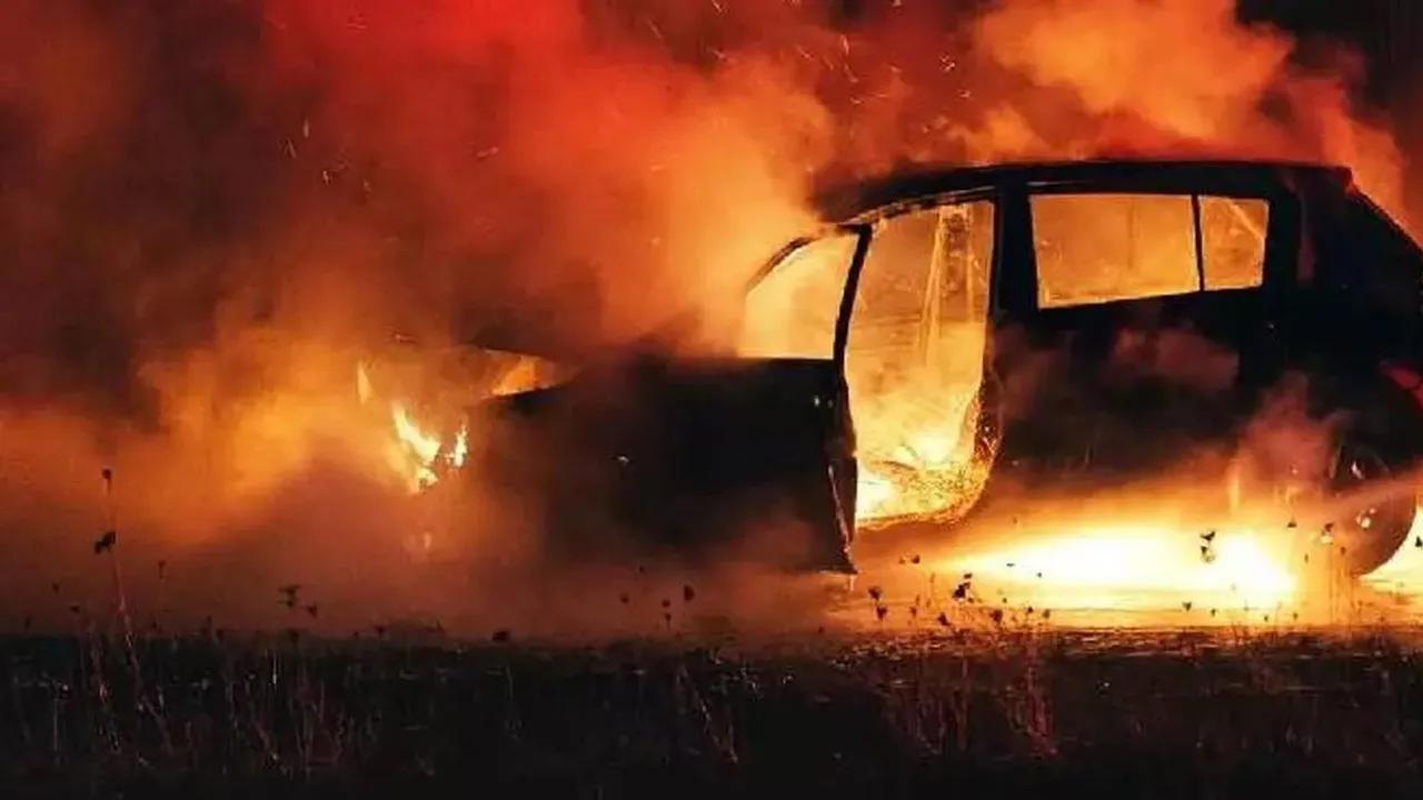 Accident : ఘోర ప్రమాదం.. కారులో వరుడితో సహా నలుగురు సజీవ దహనం