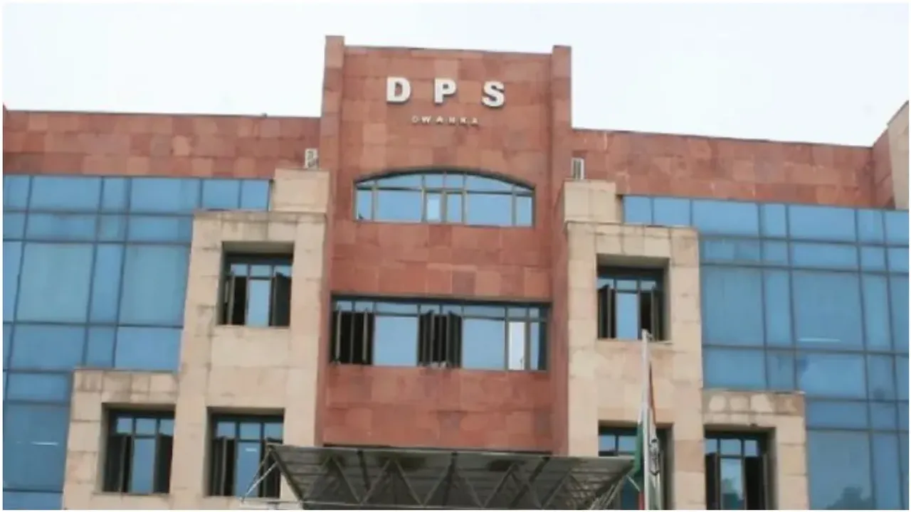Delhi : నాలుగు కాదు యాభై స్కూల్స్‌కు బాంబు బెదిరింపులు..తనిఖీలు చేస్తున్న పోలీసులు