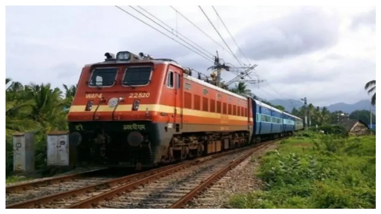 Station Master : నిద్రపోయిన స్టేషన్ మాస్టర్.. ముందుకు సాగని పాట్నా-కోటా రైలు..
