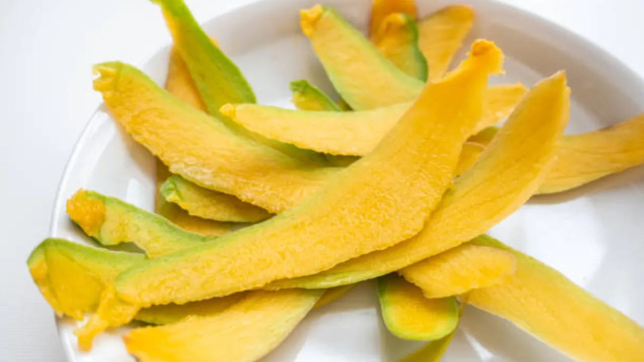 Mango Peel: మామిడి తొక్కను తీసి పడేస్తున్నారా..! అయితే మీరు నష్టపోయినట్లే..?