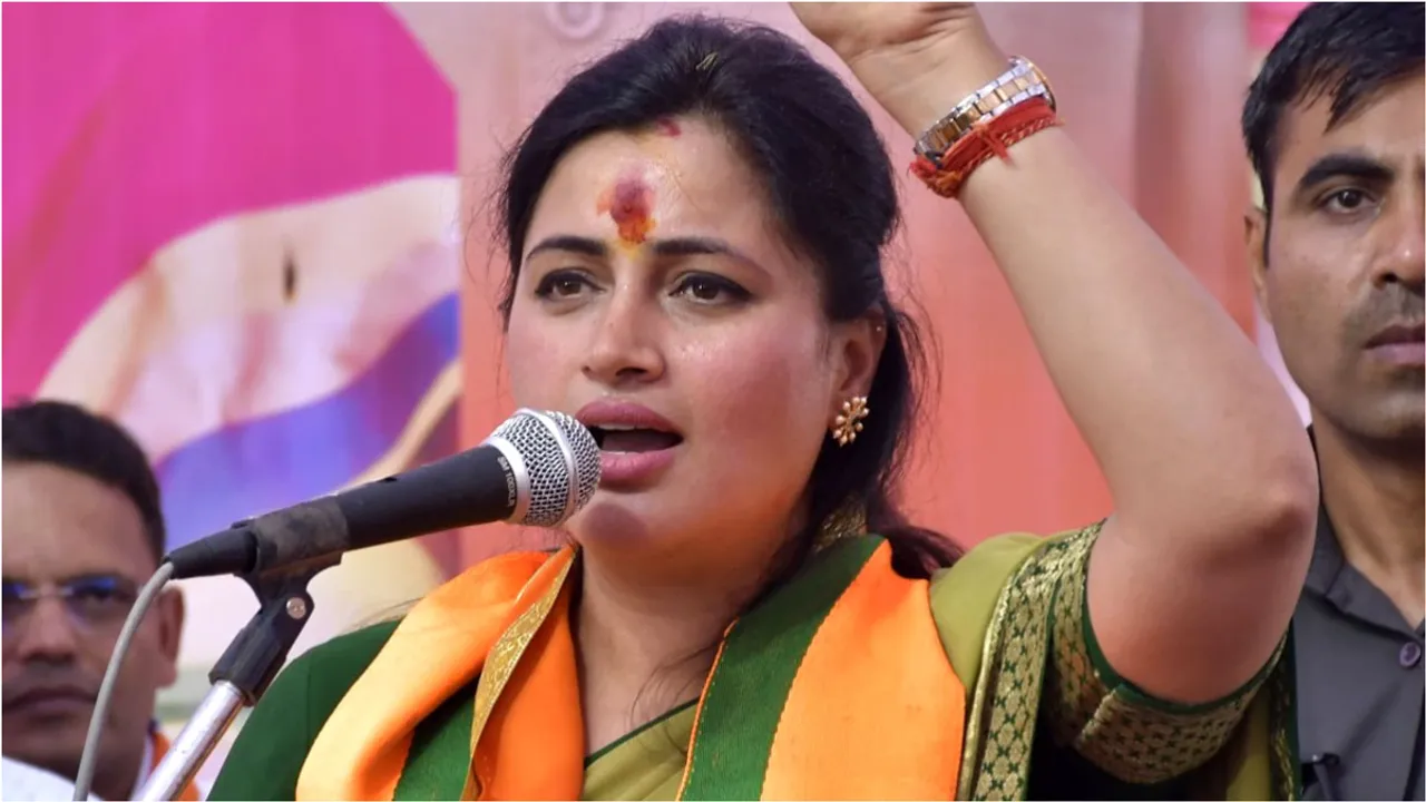Hyderabad : తమ్ముడూ మాకు 15సెకన్లు చాలు.. ఎంఐఎంపై బీజేపీ అభ్యర్ధి నవనీత్ కౌర్ సంచలన వ్యాఖ్యలు