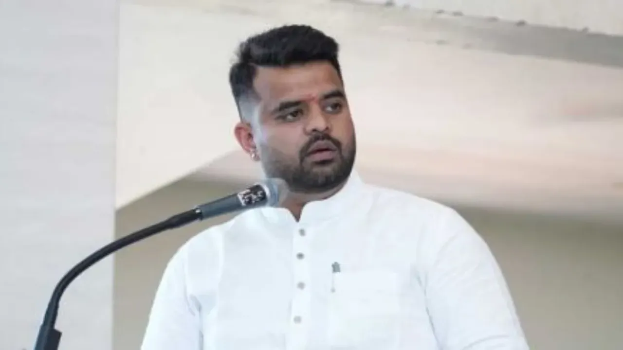 Karnataka : ప్రజ్వల్ రేవణ్ణపై లుక్‌ అవుట్ నోటీసులు