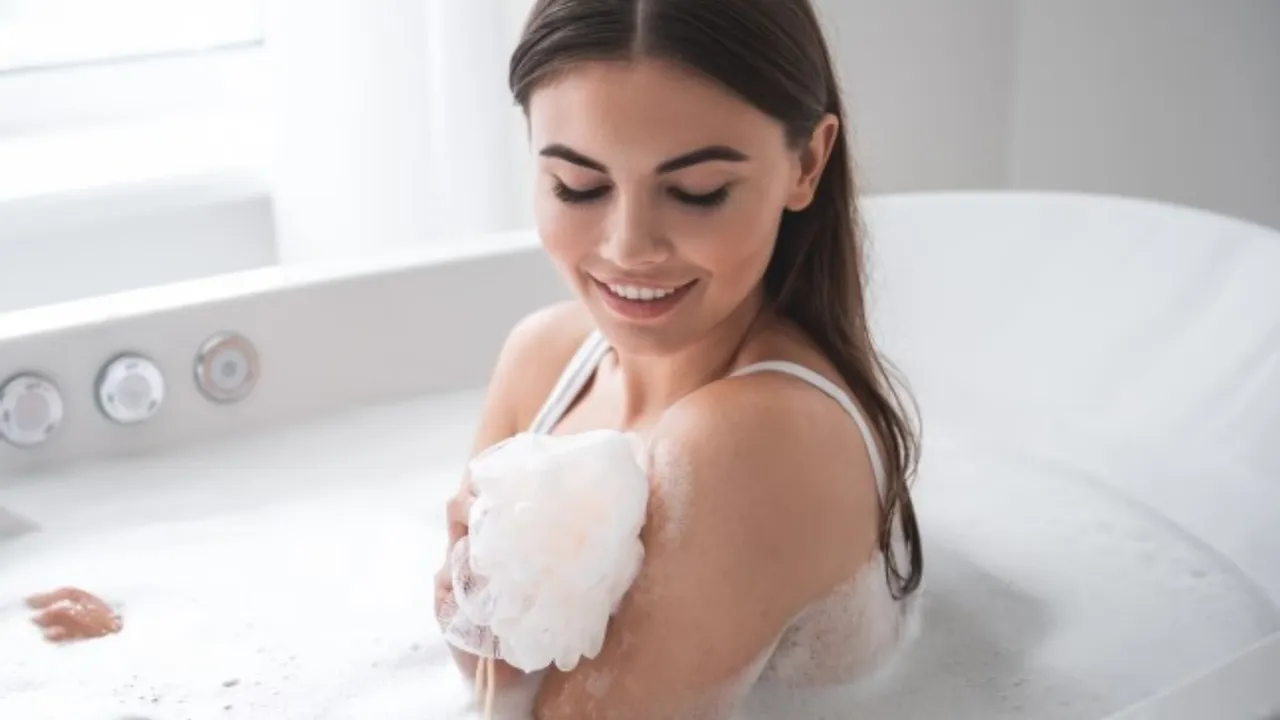 Bath Time: రోజుకు ఎన్నిసార్లు స్నానం చేయాలి? వేడి నీరు నిజంగా మంచిదేనా?