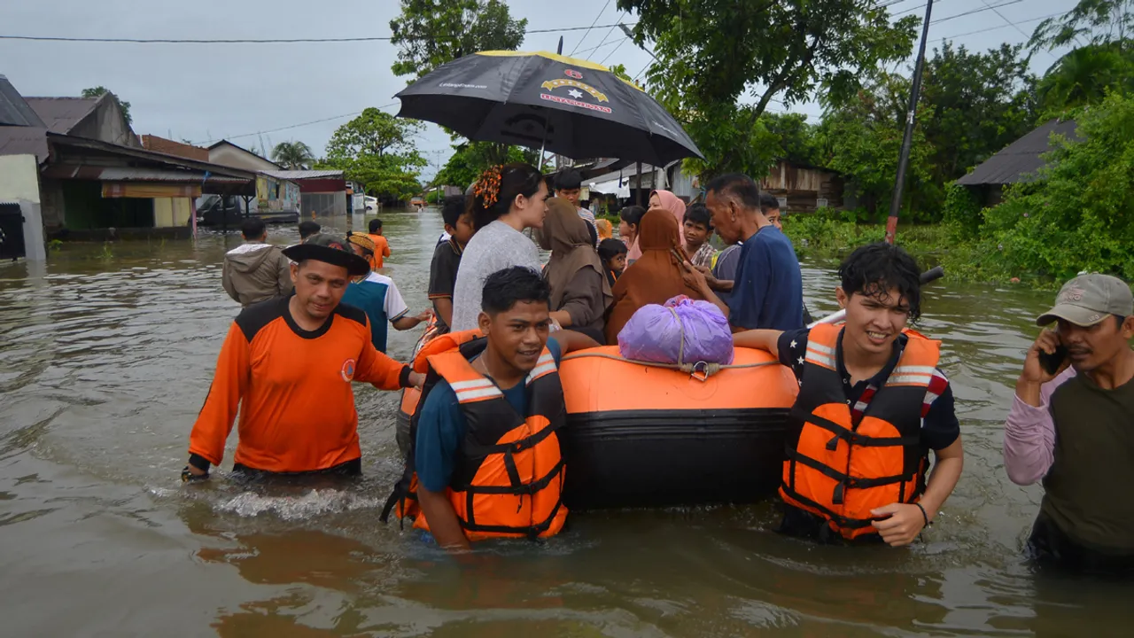 Indonesia Floods: ఇండోనేషియాలో ఆకస్మిక వరదలు.. 34 మంది మృతి