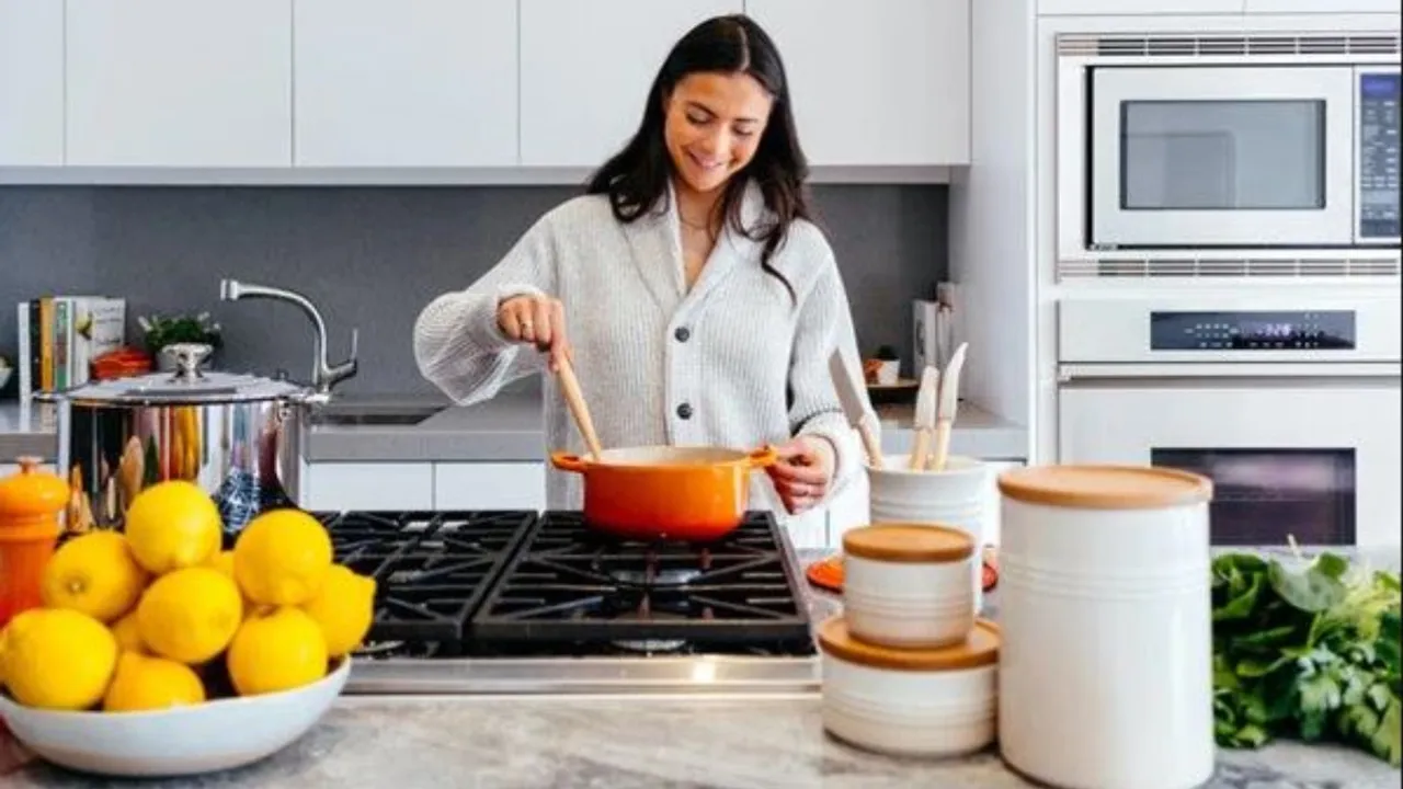 Kitchen Tips: వంటగదిలో ఉక్కపోత చంపేస్తుందా? ఇది ఫాలో అవ్వండి