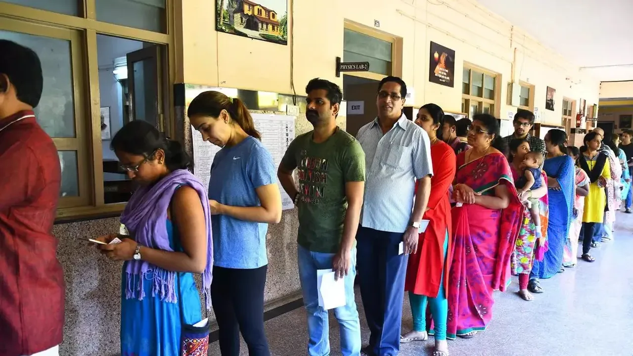 Lok Sabha Elections : ఓటు వేస్తే ల్యాప్‌టాప్స్, డైమండ్‌ రింగ్స్.. ఎక్కడంటే