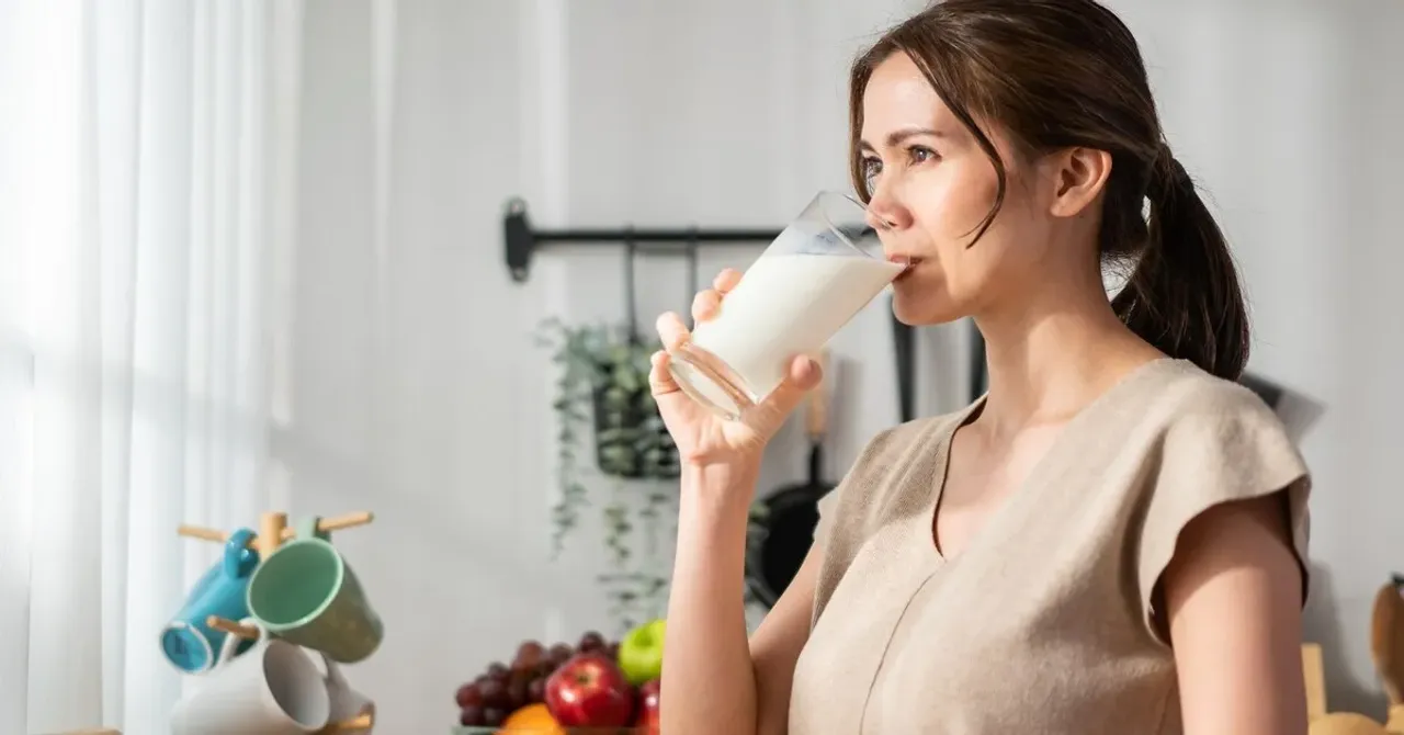 Milk : పాలు తాగే విషయంలో ఈ జాగ్రత్తలు తీసుకోకపోతే డేంజర్ లో పడినట్టే...