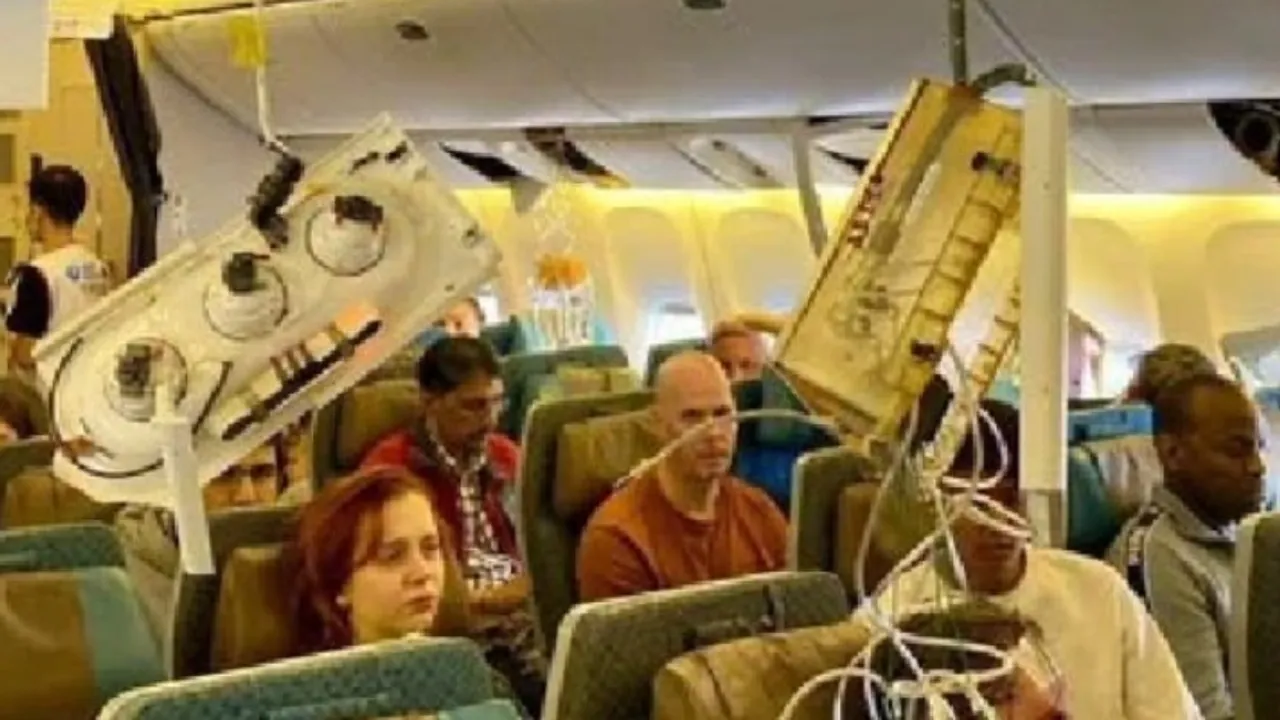 Singapore Airlines : విమానంలో ఒక్కసారిగా  కుదుపులు.. ఒకరి మృతి.. పదుల సంఖ్యలో క్షతగాత్రలు!
