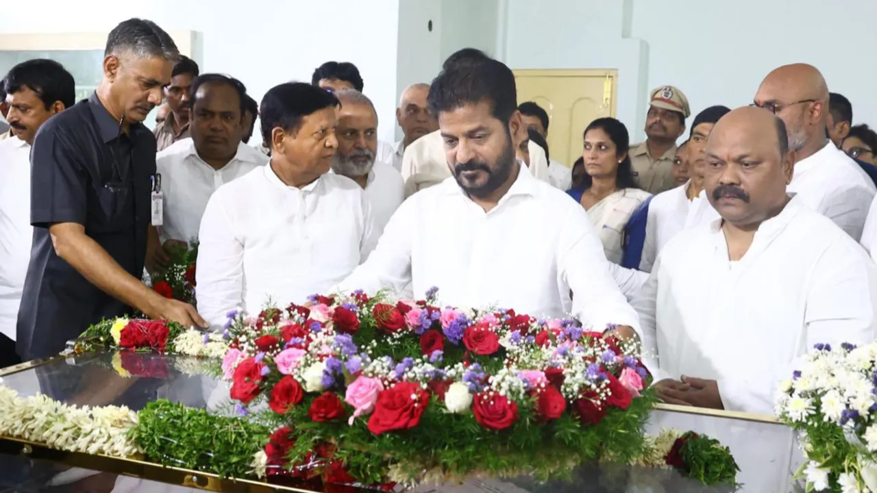 CM Revanth Reddy: కాంగ్రెస్ అధికారంలోకి రావడానికి డీఎస్ ఎంతో కృషి చేశారు: సీఎం రేవంత్ రెడ్డి